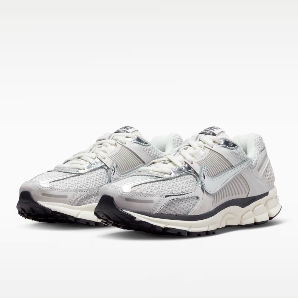 Nike White & Silver Mesh Athletic Sneakers